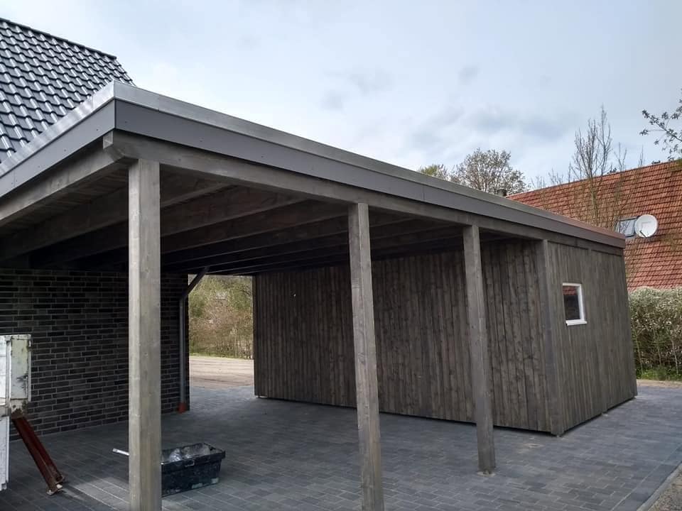 Carport mit Geräteraum und Pfostenreihe – Carports